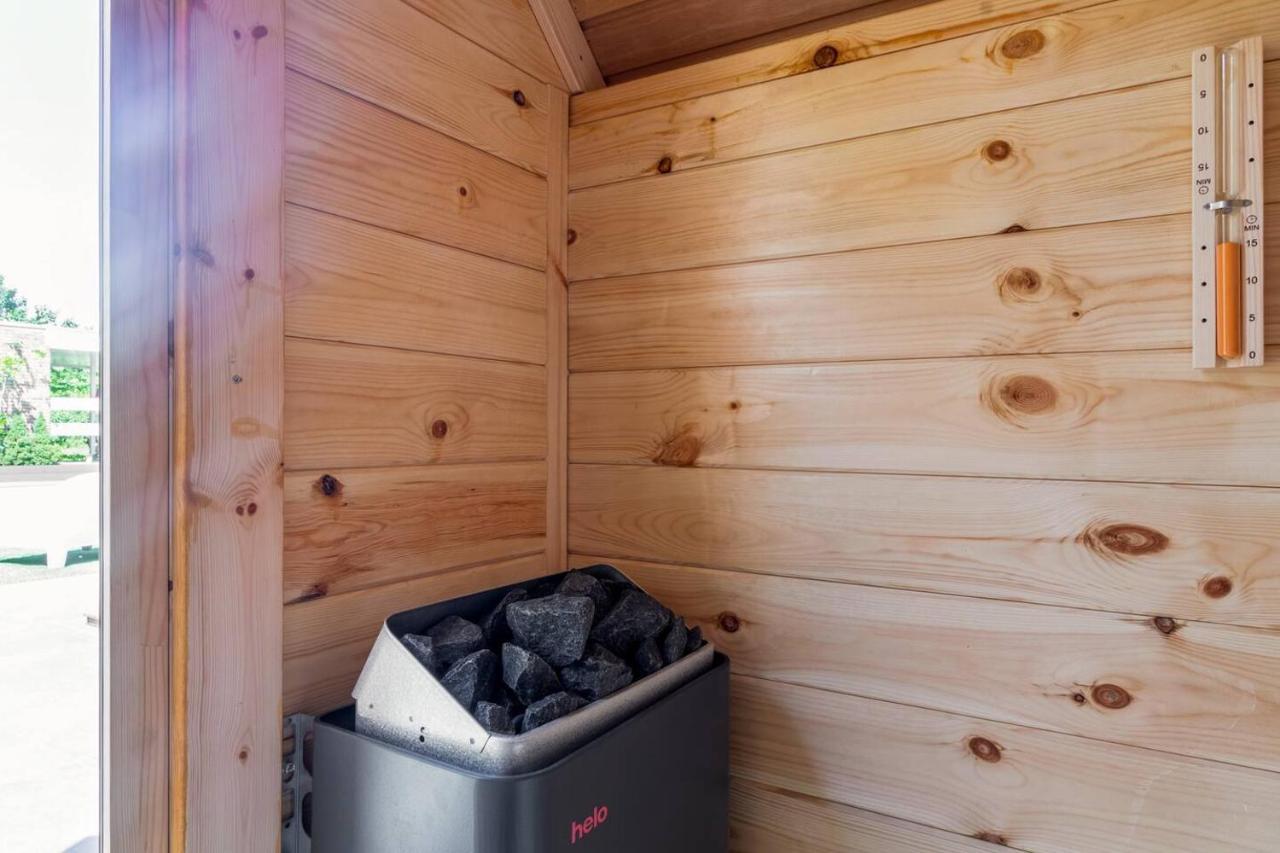 Green Tiny House With Shared Pool Zeewolde Exterior photo